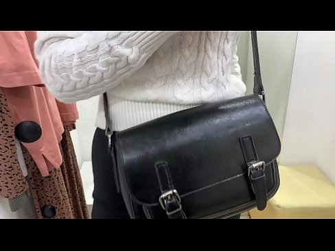 ❤️ Јавна мастурбација младе кучке ФералБерри са дилдом у соби за мерење ❤ Јебање код нас sr.porn-milf-300.ru ❌